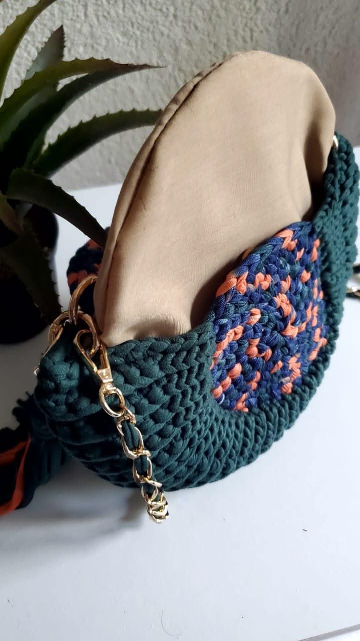 Lady Katrina- Kathline SALVANT: Oréo Crochet 24cm×17cm Spaguetti Yarn Dark Green and Ombre Handmade Bag From Haiti
