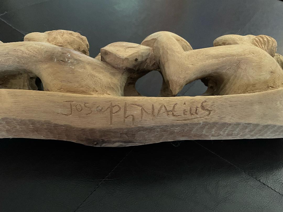 Nacius Joseph 18"L x 3"W x 5"H Cinq Boat People Sculpture en bois d'acajou sculpté à la main #2MFN