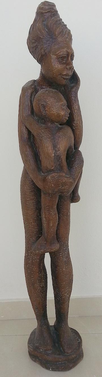 Georges Laratte Escultura tallada en madera de pie de una madre y un niño 40"x5"x6" #1JN-HA