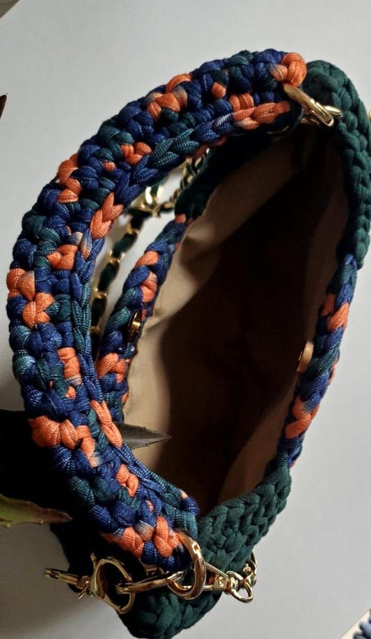 Lady Katrina- Kathline SALVANT : Oréo Crochet 24cm×17cm Fil Spaguetti Vert Foncé et Ombre Sac Fait Main D'Haïti