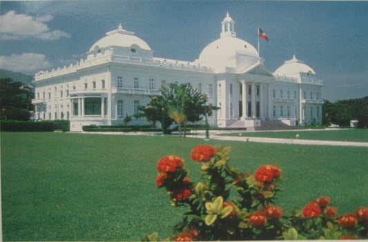 Postal haitiana: El Palacio Nacional en PAP, Haití.